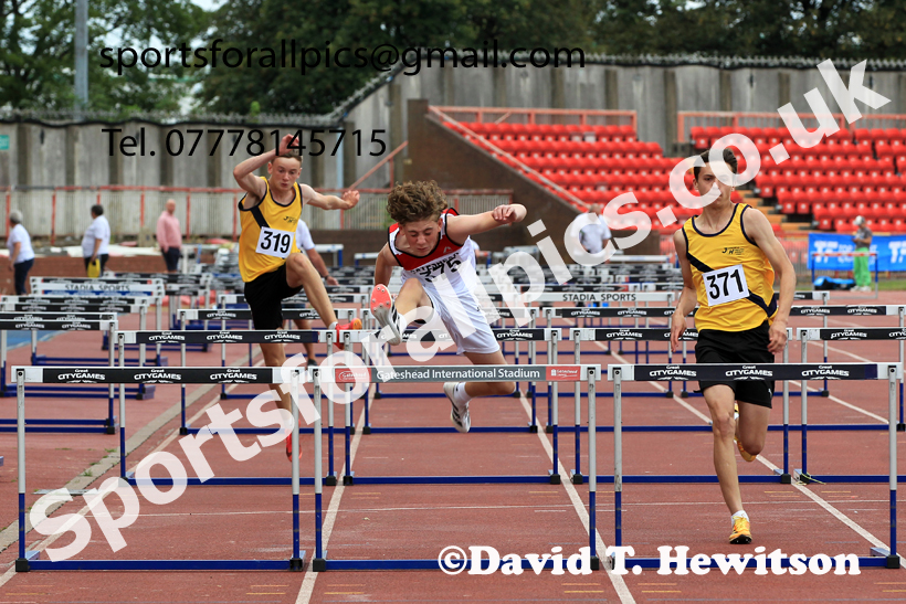 Hurdles, Gateshead Tartan Games.  Photo: David T. Hewitson/Sports for All Pics
